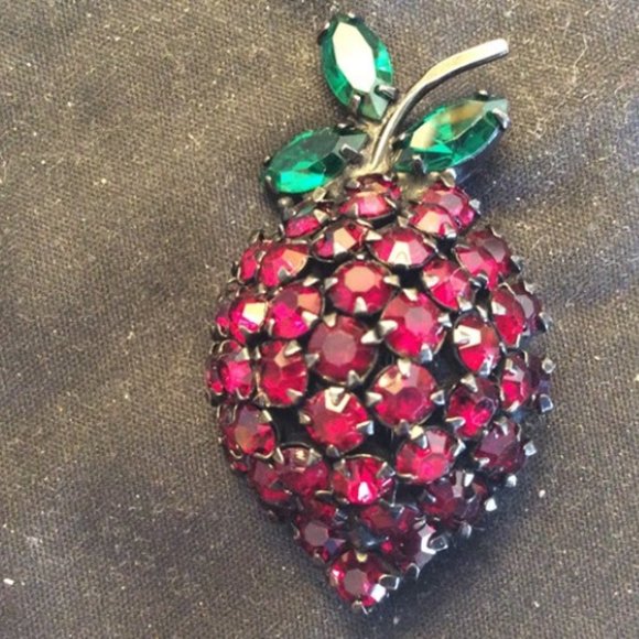 Vintage 1950's Warner Strawberry Brooch Stunning - Picture 1 of 2